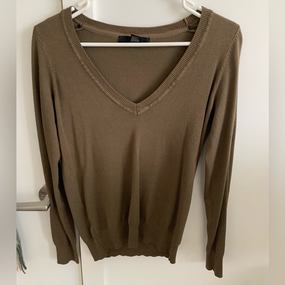 Forever 21 olive green v neck sweater